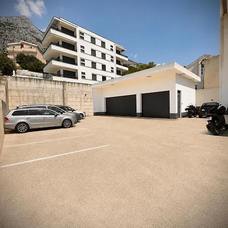 11th Circle With Jacuzzi Daire