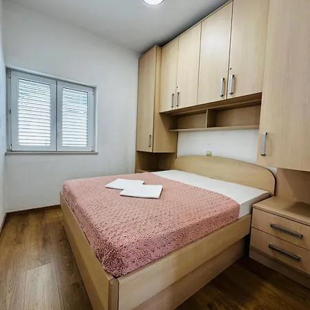 11th Circle Makarska